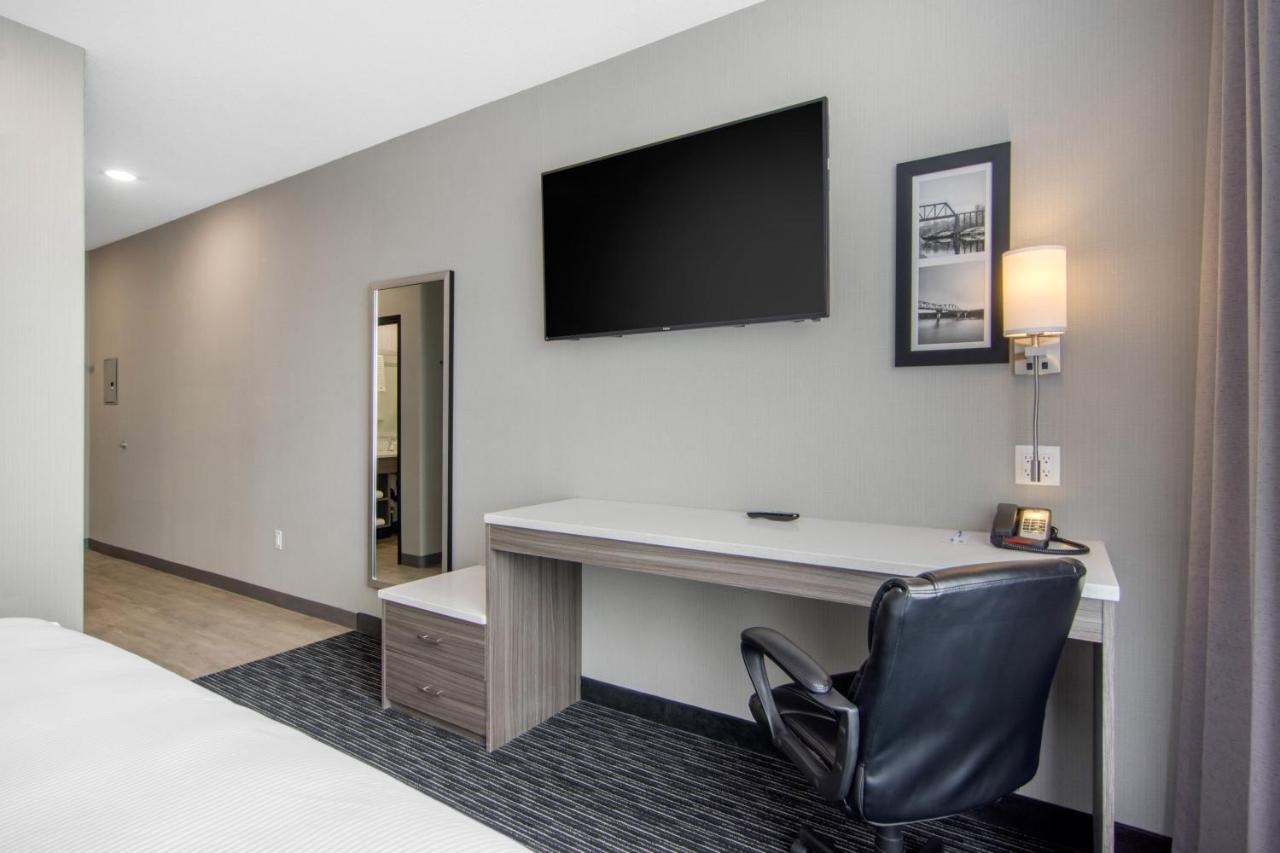 נורת' בטלפורד Comfort Inn & Suites מראה חיצוני תמונה